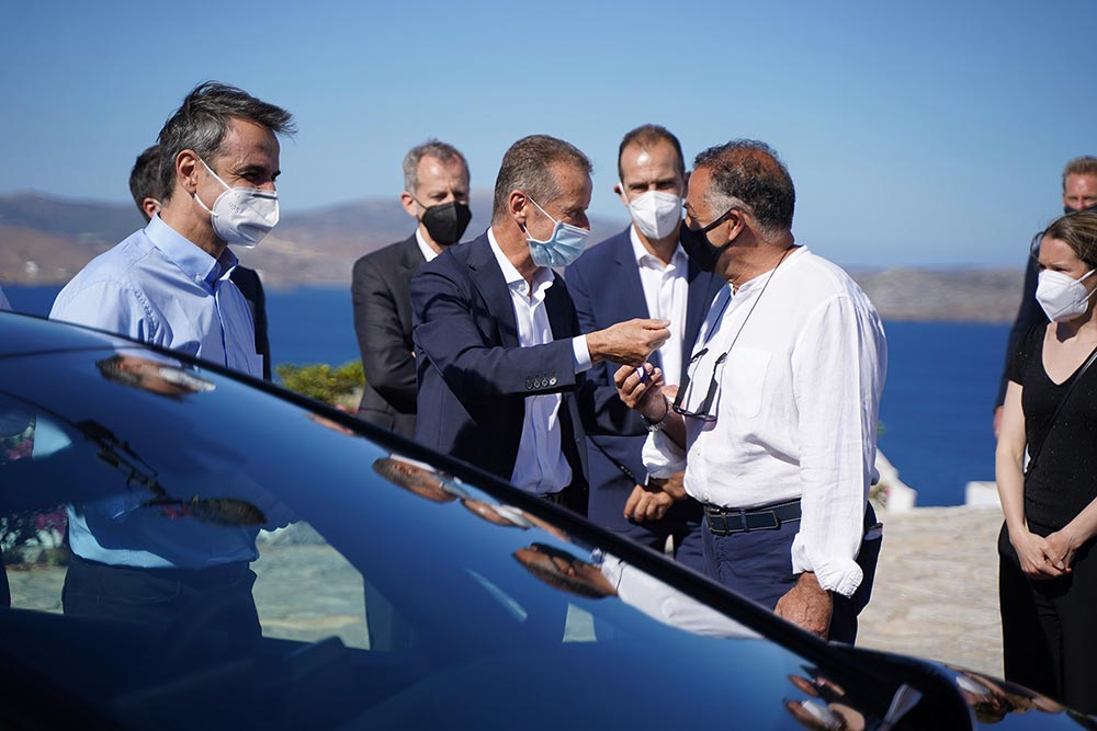 https://autogreeknews.gr/wp-content/uploads/2021/06/VOLKSWAGEN-ΑΣΤΥΠΑΛΑΙΑ-Κ.-ΜΗΤΣΟΤΑΚΗΣ-Α.-ΜΑΥΡΙΔΟΓΛΟΥ-H.-DIESS-Σ.-ΣΙΡΤΗΣ-ΝΙΚΟΣ-ΚΟΜΗΝΕΑΣ-ΔΗΜΑΡΧΟΣ-ΑΣΤΥΠΑΛΑΙΑΣ.jpg
