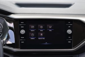 VW T-Cross 1.0 TSI 95 PS interior (6)