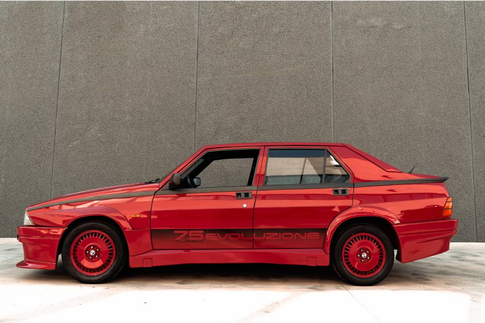 https://autogreeknews.gr/wp-content/uploads/2021/06/alfa-romeo-75-turbo-evoluzione-5.jpg