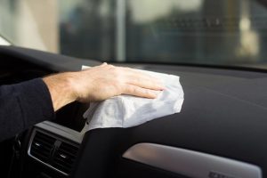 baby-wipes-use-for-car-1