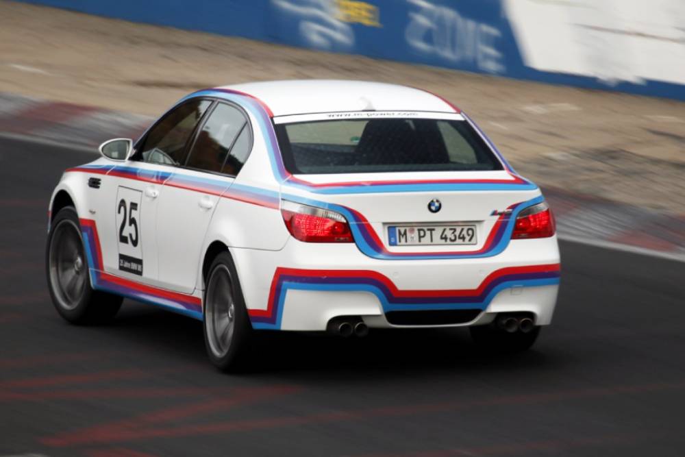 https://autogreeknews.gr/wp-content/uploads/2021/06/bmw_m5_csl_25th_anniversary_edition_56.jpg