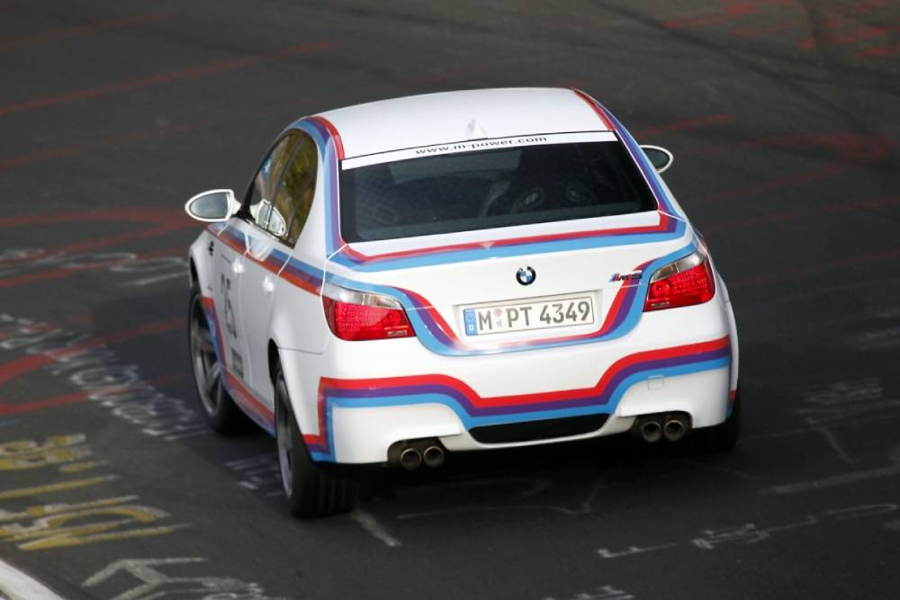 https://autogreeknews.gr/wp-content/uploads/2021/06/bmw_m5_csl_25th_anniversary_edition_6.jpg