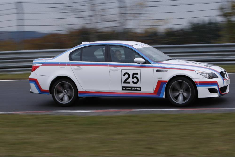 https://autogreeknews.gr/wp-content/uploads/2021/06/bmw_m5_csl_25th_anniversary_edition_90.jpg