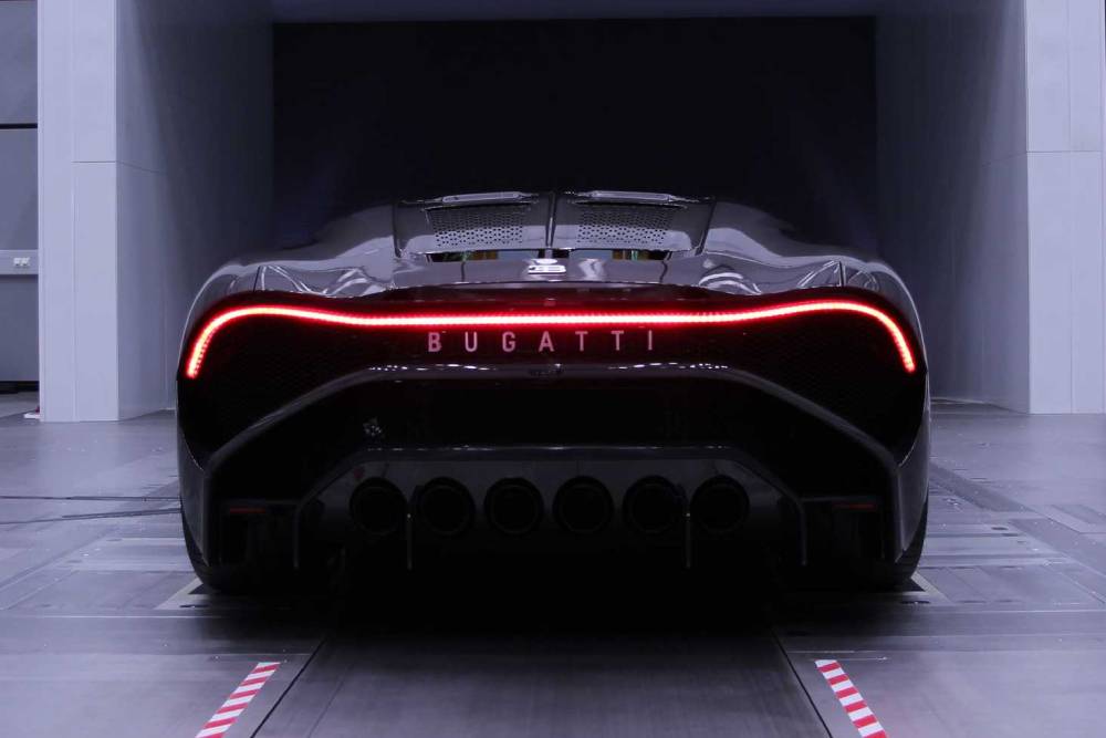 https://autogreeknews.gr/wp-content/uploads/2021/06/bugatti-la-voiture-noire-definitive-7.jpg