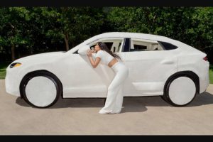 kim kardashian lambo urus 4