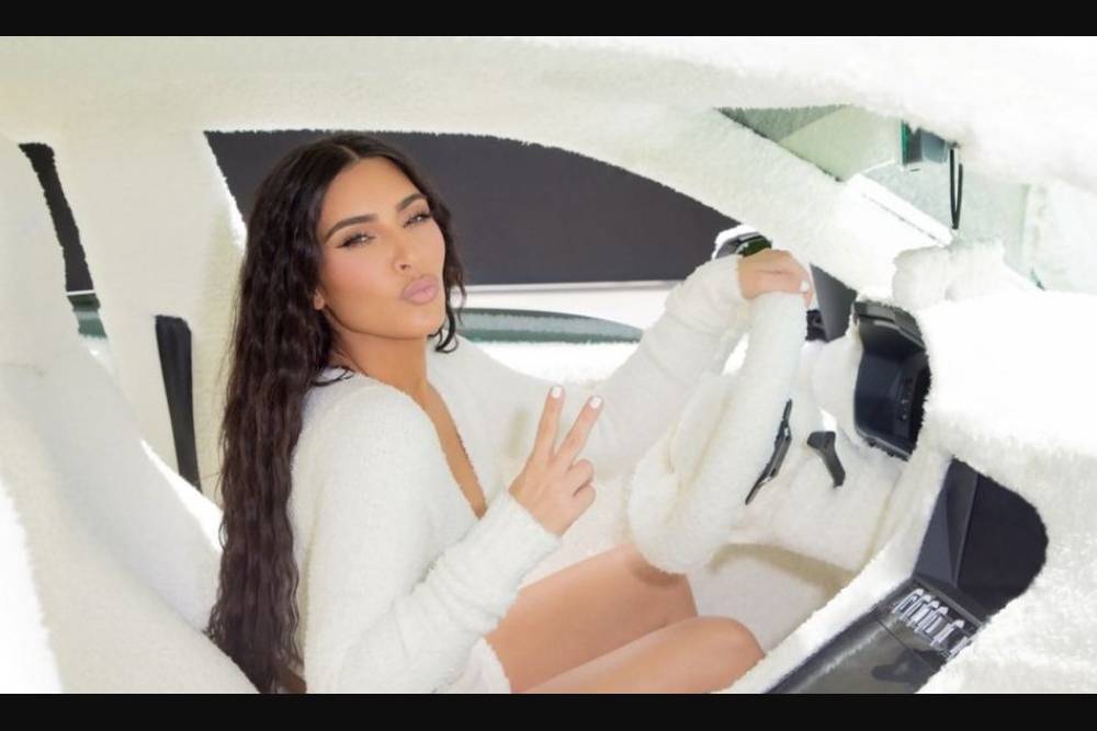 https://autogreeknews.gr/wp-content/uploads/2021/06/kim-kardashian-lambo-urus-5.jpg
