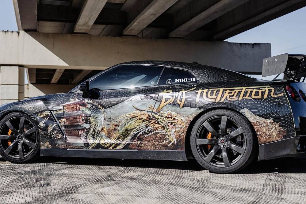 https://autogreeknews.gr/wp-content/uploads/2021/06/nissan-gt-r-with-godzilla-wrap-looks-spot-on-bring-3.jpg