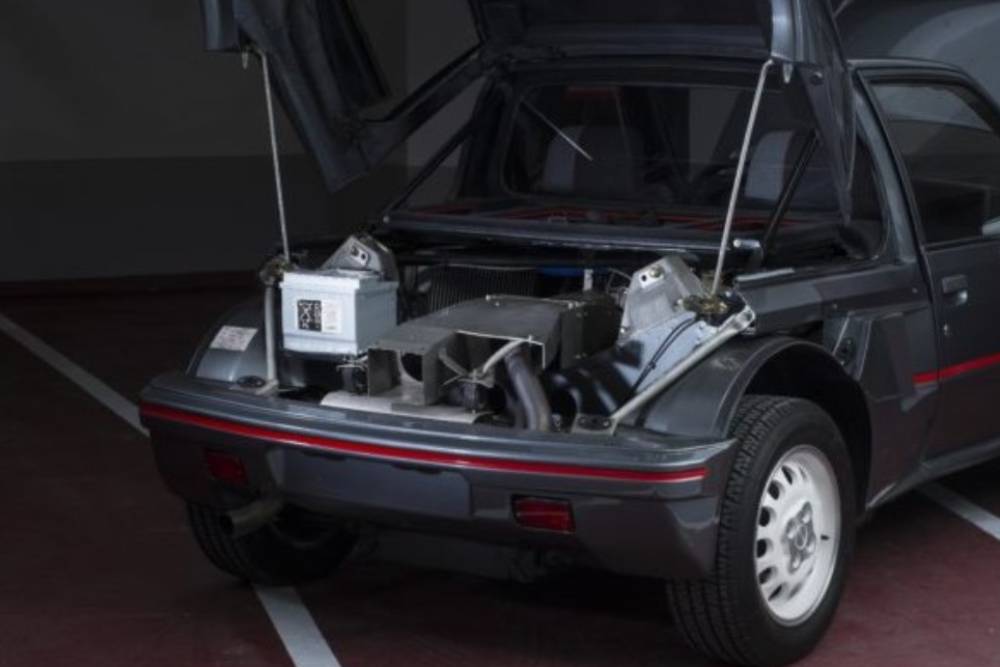 https://autogreeknews.gr/wp-content/uploads/2021/06/peugeot-205-t16-bank-check-sale-5.jpg