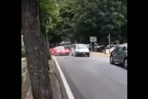 renault twingo crashes ferrari 488 pista