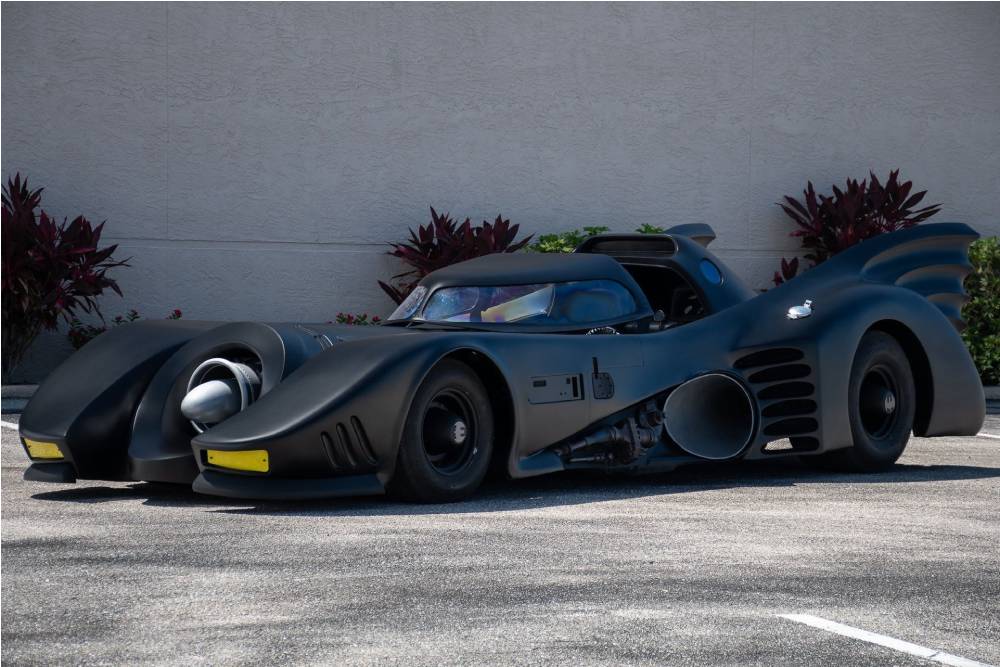 https://autogreeknews.gr/wp-content/uploads/2021/07/1989-batmobile-for-sale-1.jpg