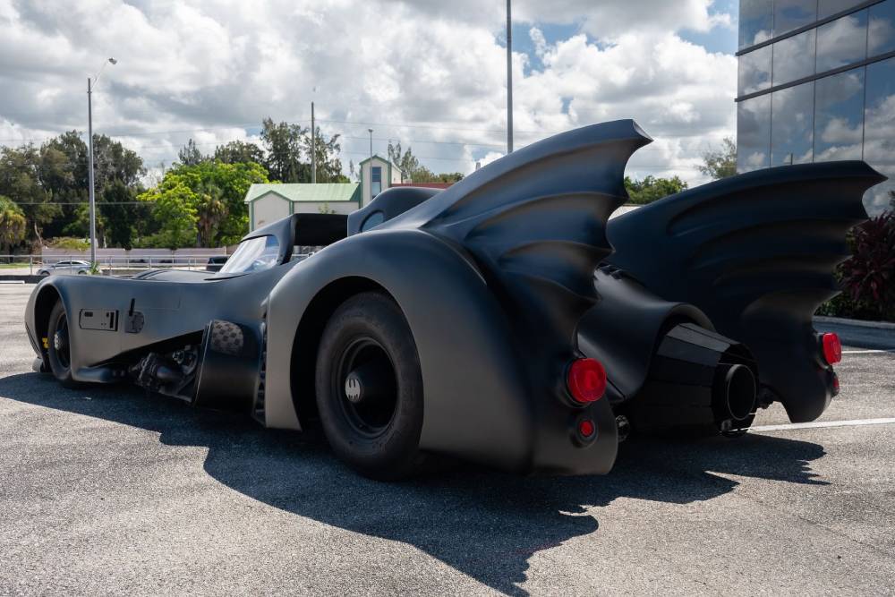 https://autogreeknews.gr/wp-content/uploads/2021/07/1989-batmobile-for-sale-10.jpg