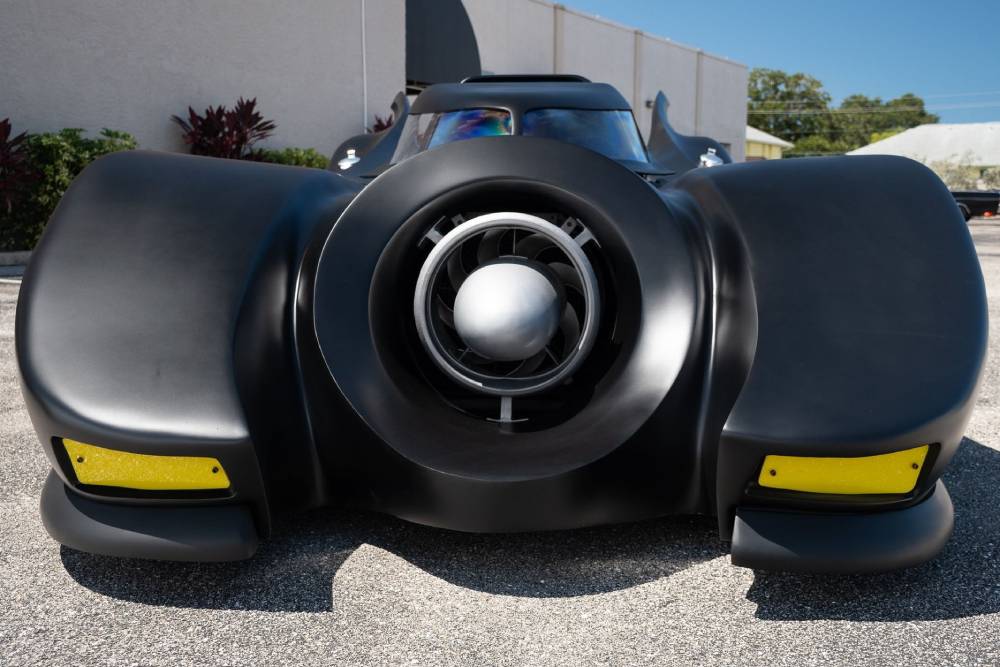 https://autogreeknews.gr/wp-content/uploads/2021/07/1989-batmobile-for-sale-3.jpg