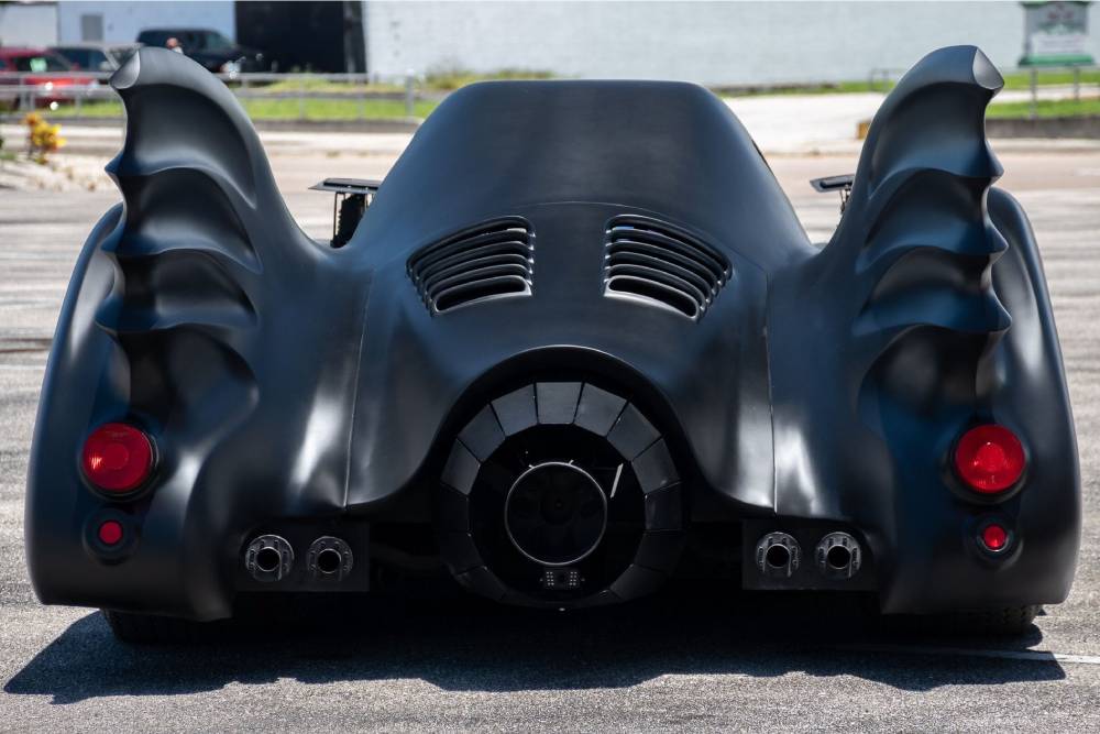 https://autogreeknews.gr/wp-content/uploads/2021/07/1989-batmobile-for-sale-8.jpg
