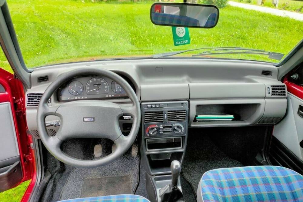https://autogreeknews.gr/wp-content/uploads/2021/07/1989-fiat-uno-for-sale-5.jpg
