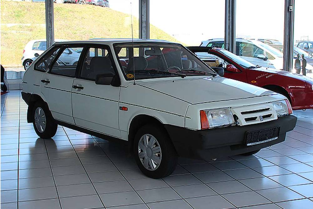 https://autogreeknews.gr/wp-content/uploads/2021/07/1991-lada-samara-for-sale-1.jpg