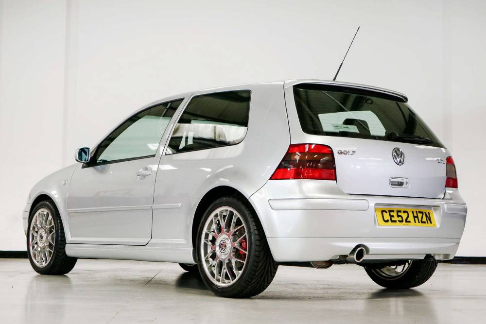 https://autogreeknews.gr/wp-content/uploads/2021/07/2002-VW-Golf-GTI-25th-Anniversary-Edition-8-Mile-2-1.jpg