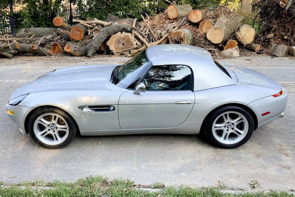 https://autogreeknews.gr/wp-content/uploads/2021/07/2002-bmw-z8-with-under-10000-miles-for-sale-11.jpg