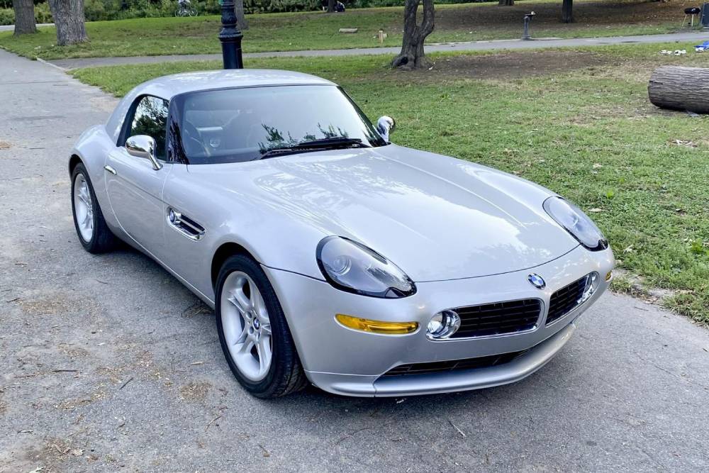 https://autogreeknews.gr/wp-content/uploads/2021/07/2002-bmw-z8-with-under-10000-miles-for-sale-9.jpg