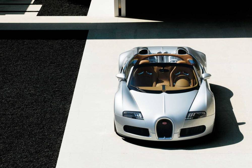 https://autogreeknews.gr/wp-content/uploads/2021/07/2008-bugatti-grand-sport-restoration-exterior-view-1.jpg