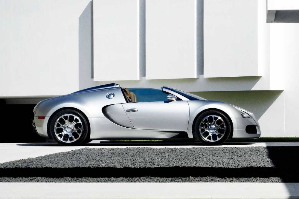 https://autogreeknews.gr/wp-content/uploads/2021/07/2008-bugatti-grand-sport-restoration-exterior-view-2.jpg