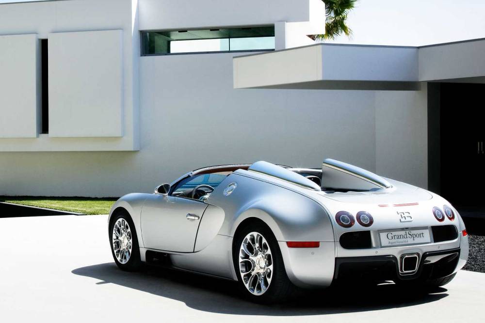 https://autogreeknews.gr/wp-content/uploads/2021/07/2008-bugatti-grand-sport-restoration-exterior-view-3.jpg