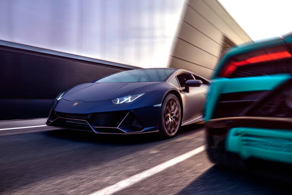 https://autogreeknews.gr/wp-content/uploads/2021/07/2021-Lamborghini-Huracan-Mexico-Decade-2.jpg