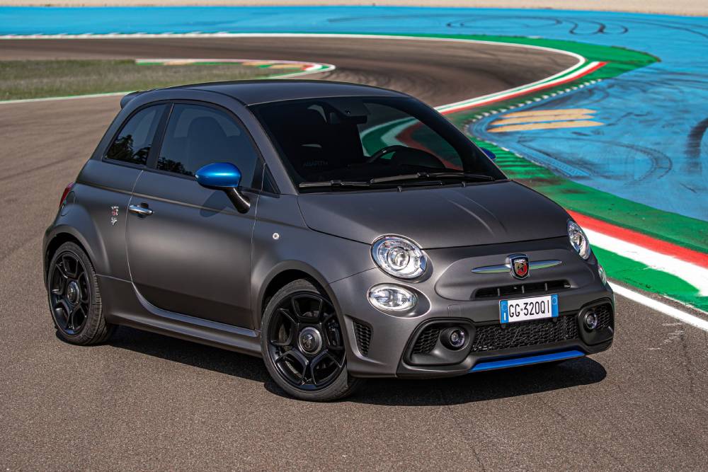 https://autogreeknews.gr/wp-content/uploads/2021/07/2022-Abarth-F595-12.jpg