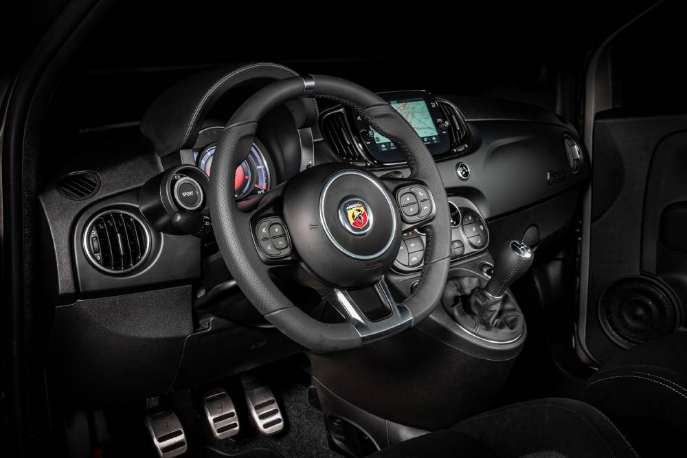 https://autogreeknews.gr/wp-content/uploads/2021/07/2022-Abarth-F595-15.jpg