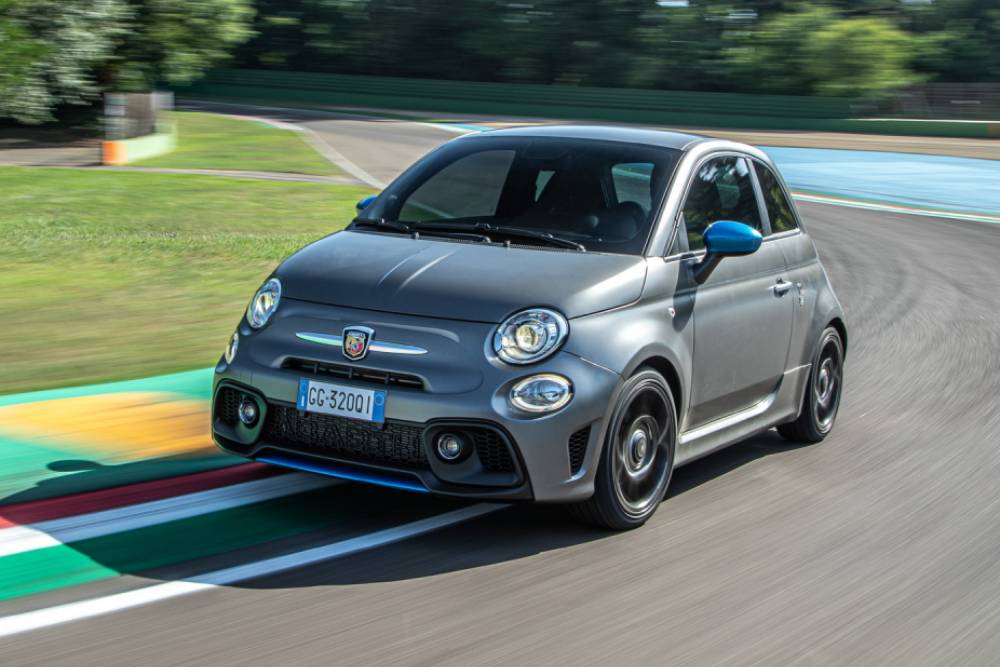 https://autogreeknews.gr/wp-content/uploads/2021/07/2022-Abarth-F595-3.jpg