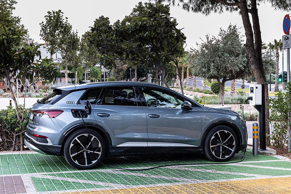 https://autogreeknews.gr/wp-content/uploads/2021/07/AUDI-Q4-E-TRON-11.jpg