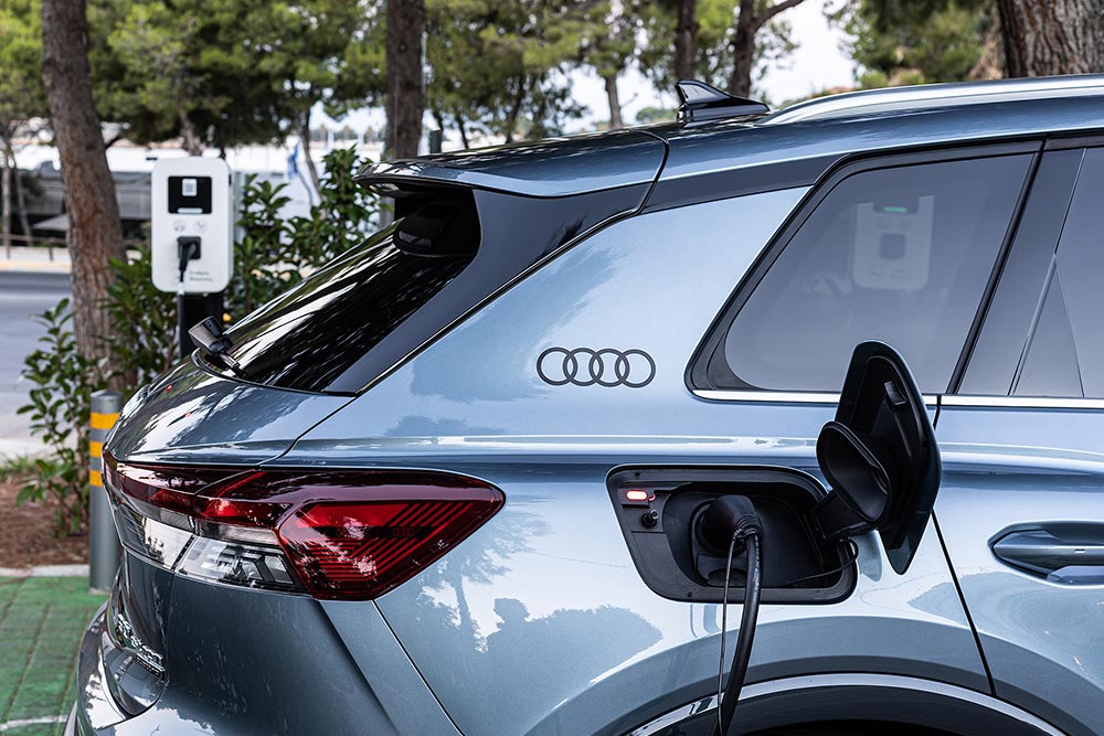 https://autogreeknews.gr/wp-content/uploads/2021/07/AUDI-Q4-E-TRON-12.jpg