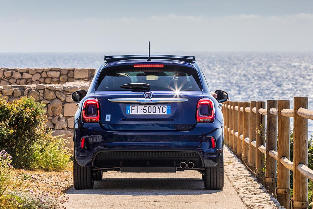 https://autogreeknews.gr/wp-content/uploads/2021/07/Fiat_500X-Yachting-5.jpg