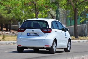 Honda-Jazz-1.5-Hybrid-2021-(2)