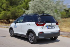 Honda-Jazz-Crosstar-Hybrid-(1)