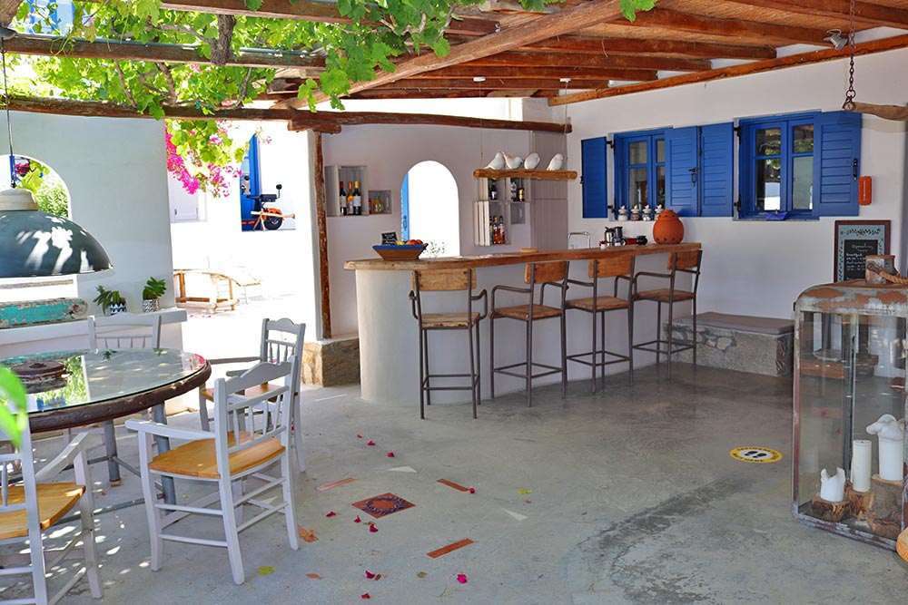 https://autogreeknews.gr/wp-content/uploads/2021/07/Hotel-Petres-Paros-10.jpg