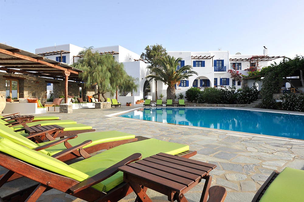 https://autogreeknews.gr/wp-content/uploads/2021/07/Hotel-Petres-Paros-17.jpg