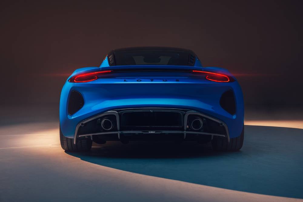 https://autogreeknews.gr/wp-content/uploads/2021/07/Lotus-Emira-Centre-Rear-2.jpg