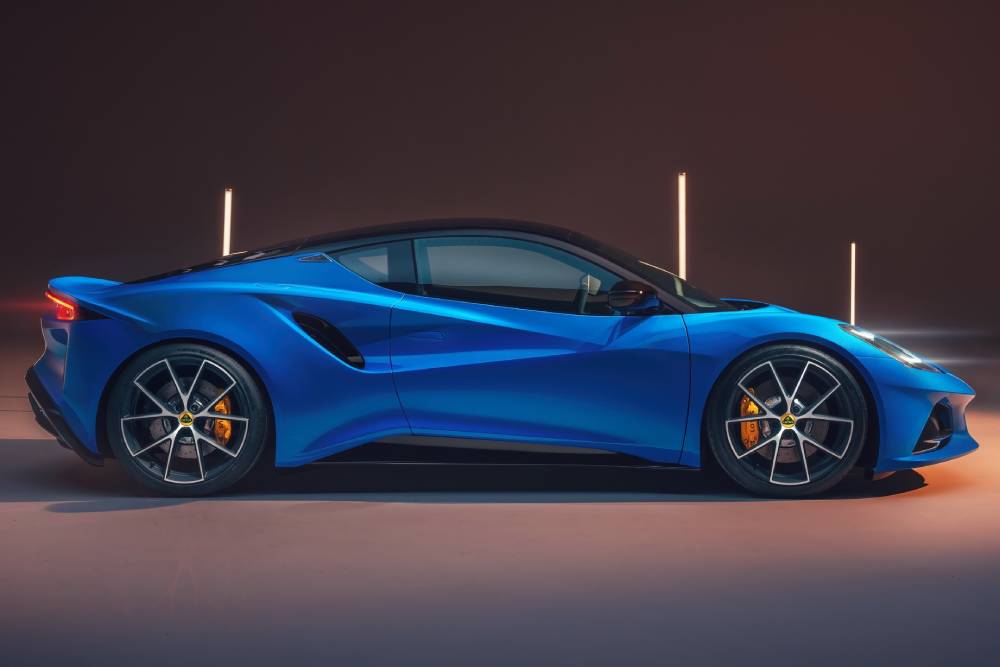 https://autogreeknews.gr/wp-content/uploads/2021/07/Lotus-Emira-Side456.jpg