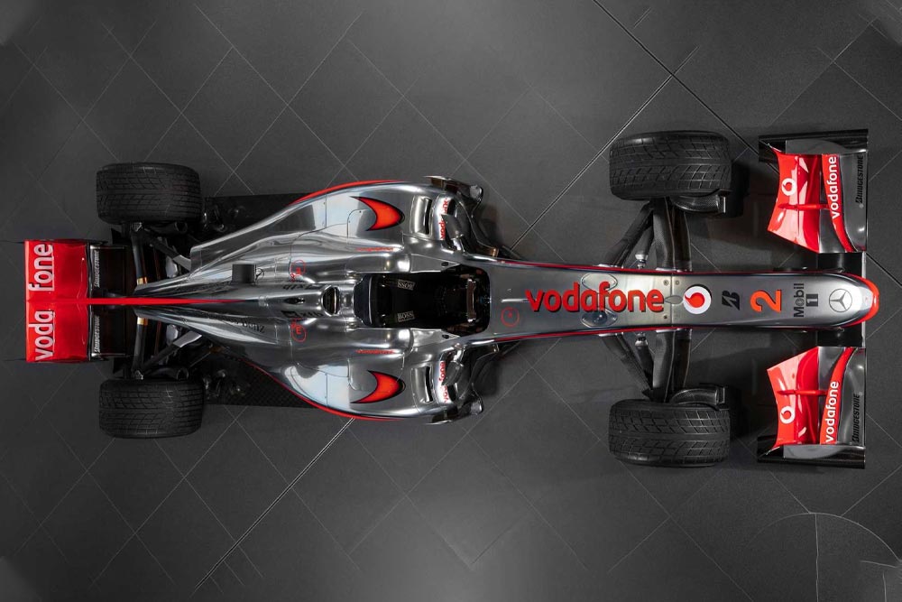 https://autogreeknews.gr/wp-content/uploads/2021/07/McLaren-Hamilton-3.jpg