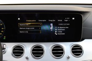 Mercedes E 300 e (17)