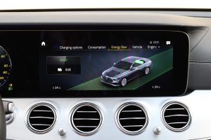 Mercedes E 300 e (19)