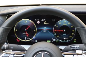 Mercedes E 300 e (28)