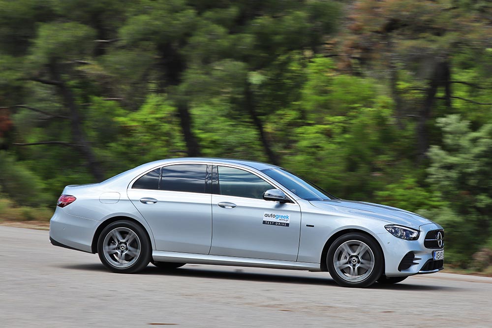 https://autogreeknews.gr/wp-content/uploads/2021/07/Mercedes-E-300-e-4.jpg