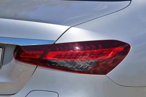 Mercedes E 300 e (44)