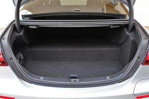 Mercedes E 300 e (8)