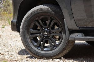 Mitsubishi-L200-2021-(19)