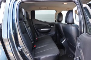 Mitsubishi-L200-2021-(26)