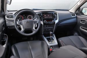 Mitsubishi-L200-2021-(30)