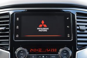 Mitsubishi-L200-2021-(32)