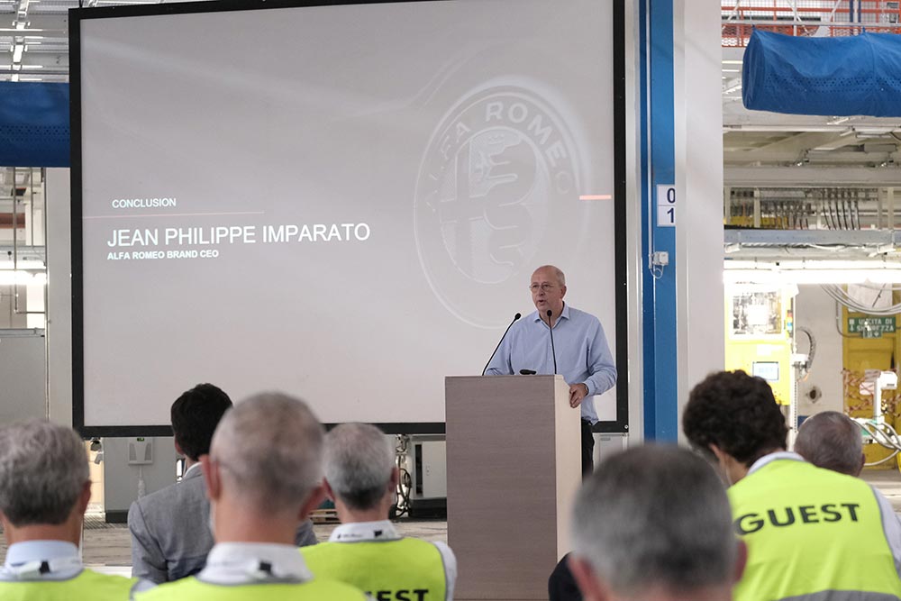 https://autogreeknews.gr/wp-content/uploads/2021/07/Pomigliano-Plant-Supplier-Meeting-1-1.jpg